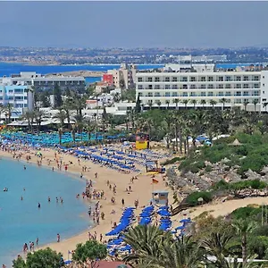 **** Hotel Nelia & Cypr